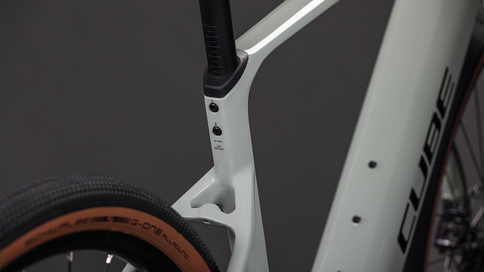 Cube Nuroad Hybrid C:62 Race 400X beige roseau et noir - Image 4